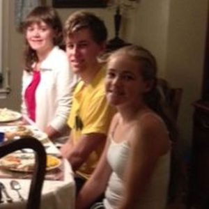 weltweiser · Schülerin beim Dinner mit Gastfamilie
