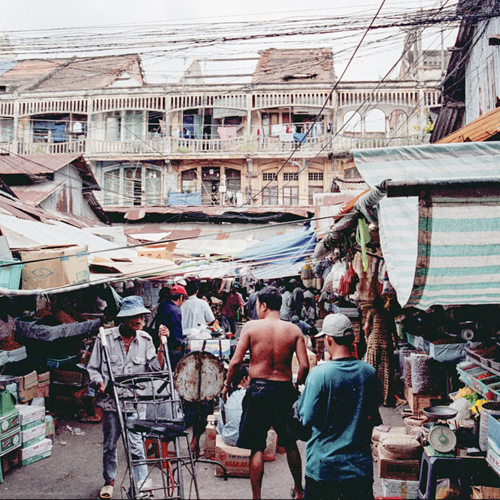 ein gut besuchter Markt